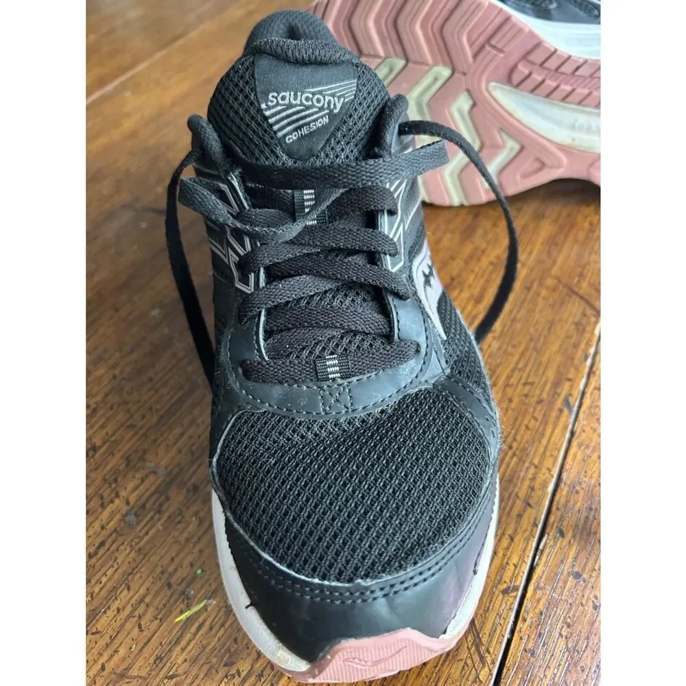 Saucony Black and White Women’s Athletic Running Shoes Sz 8 EUC S106281